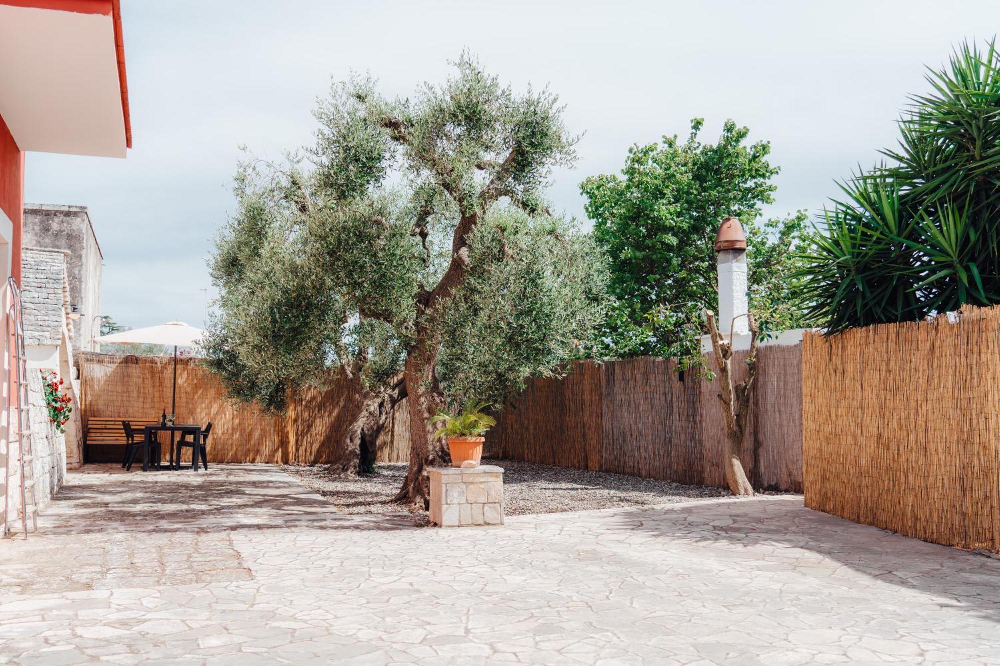 Loli Trulli Superior Villa - Free Parking Castellana Grotte Exterior photo